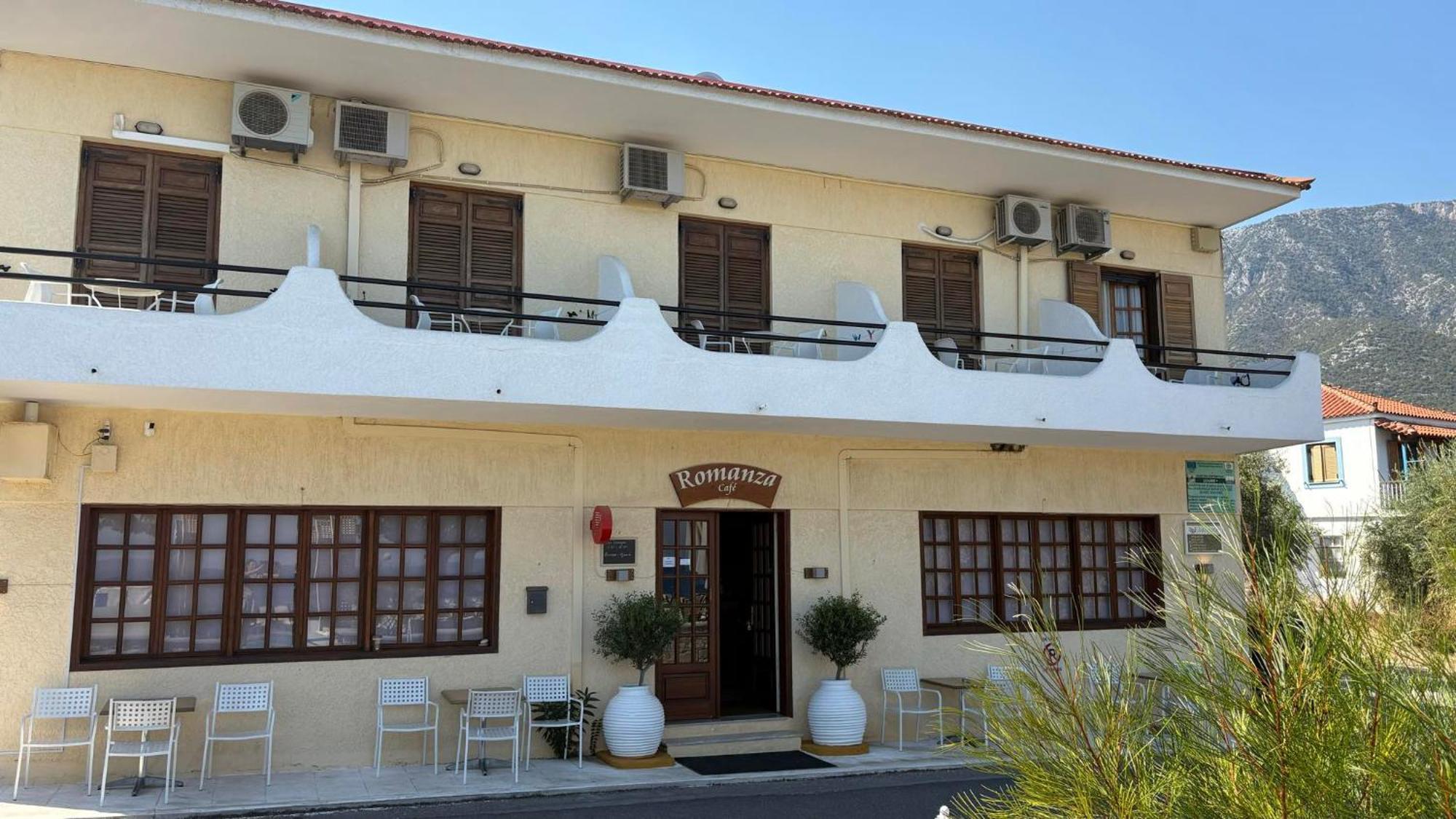 Romanza Rooms Poulithra Luaran gambar
